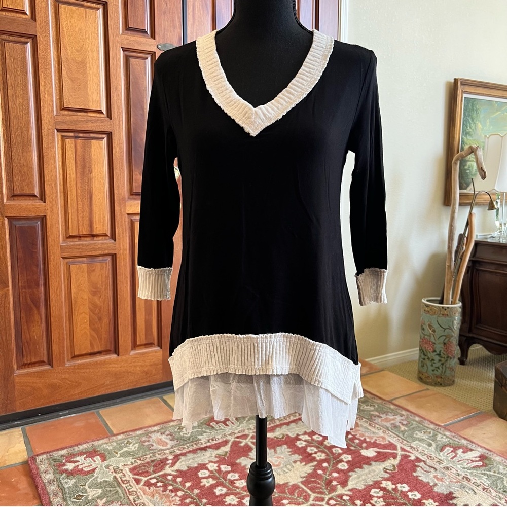 Jode Black Tunic With White Lace Under Layer Size XS